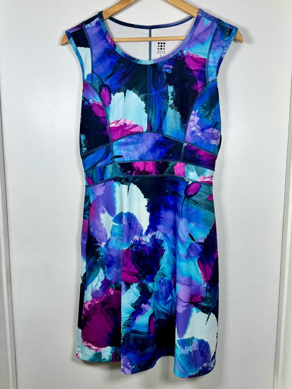 Title Nine Dream Dress Watercolor Poppies Print Active Knit Sleeveless Women’s S